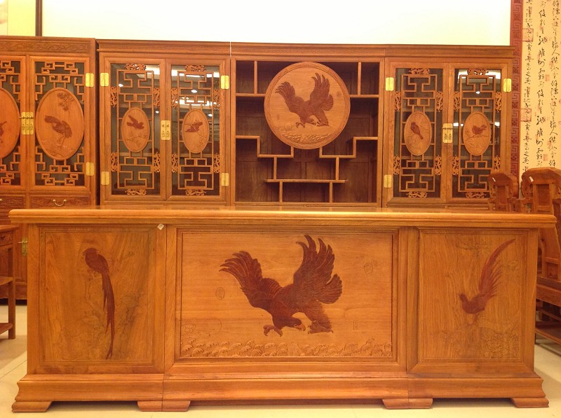 大鵬展翅檀雕三組書柜大班臺