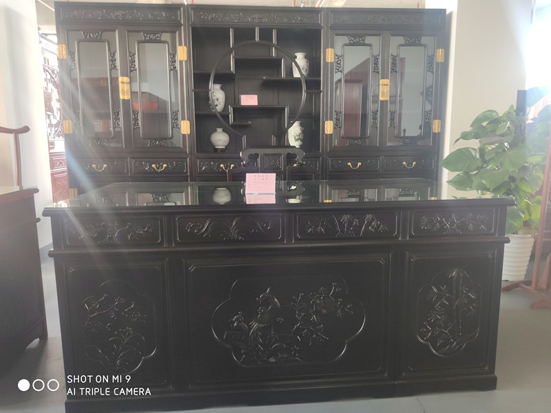 黑酸枝書(shū)桌+書(shū)椅 材質(zhì)：東非黑黃檀